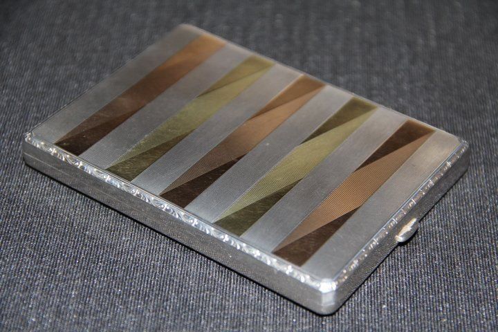 Tabacchi: Etui à cigarettes en argent 900 . – Usato da Praz (Vully) venduto da pikuluka1 2