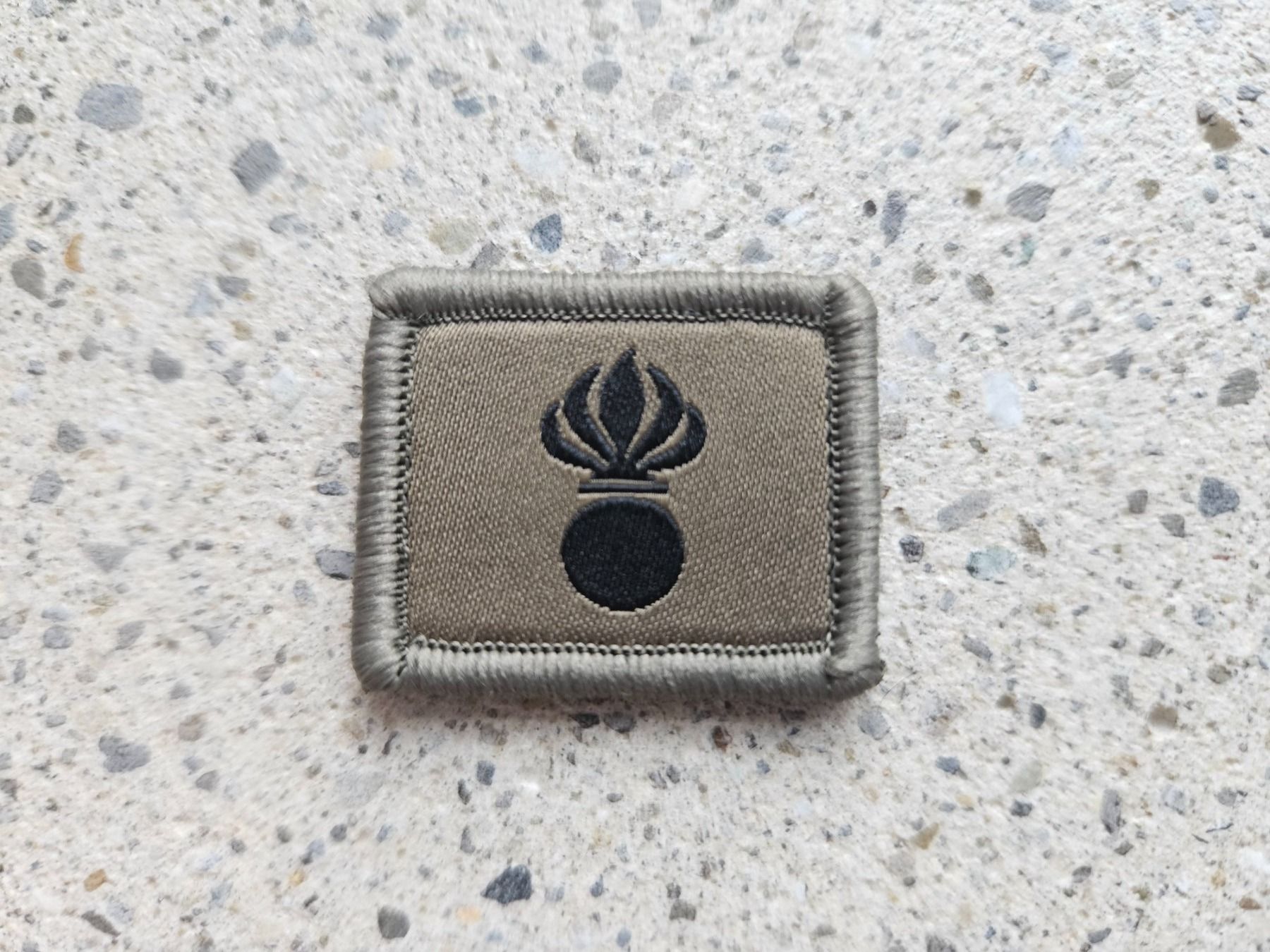 Schweizer Armee Placchette & Badge: *** Funktionsabzeichen Grenadier mit klett *** – Nuovo e nell'imballaggio originale da Riedholz venduto da fr_sIruP