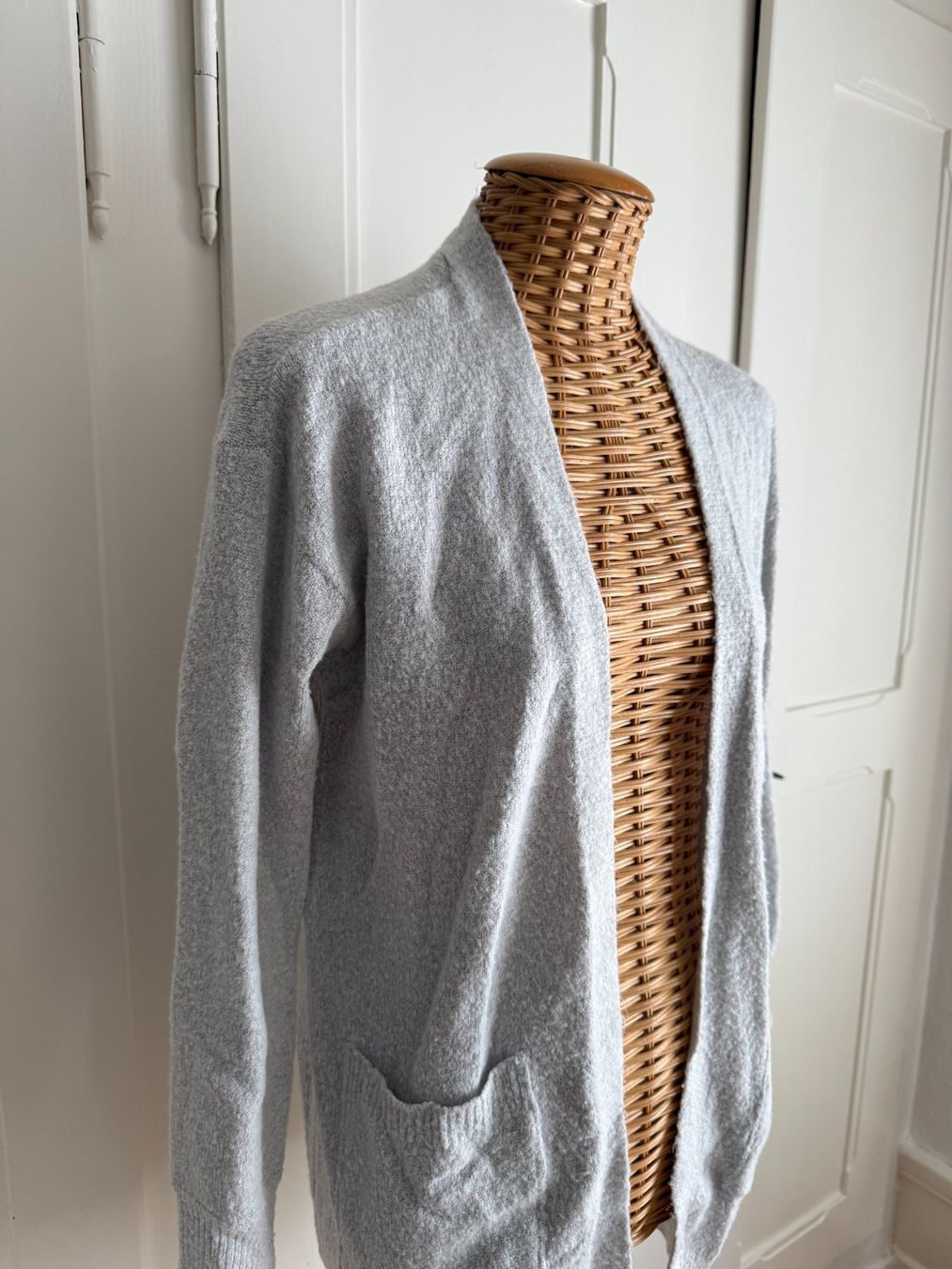 Vestes: GARAGE - Strickjacke hellgrau XS – D'occasion à Zürich par Diazaio 1