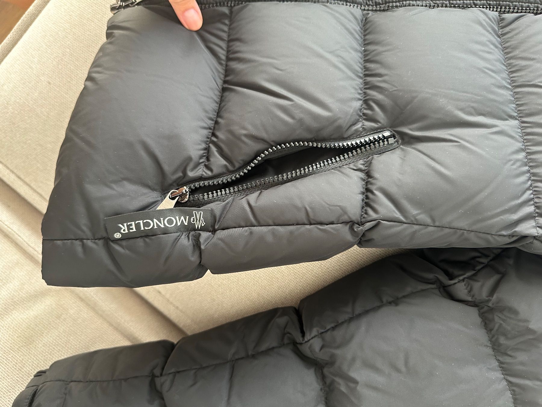 Moncler Giacche: Moncler Daunenjacke schwarz – Usato da Winkel venduto da Stankocuk 1