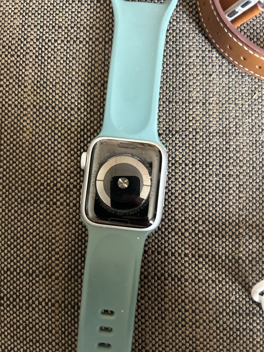 Apple Smartwatch: Apple Watch 5 écran fissuré – Difettoso da Küsnacht ZH venduto da gui_fb7v 1
