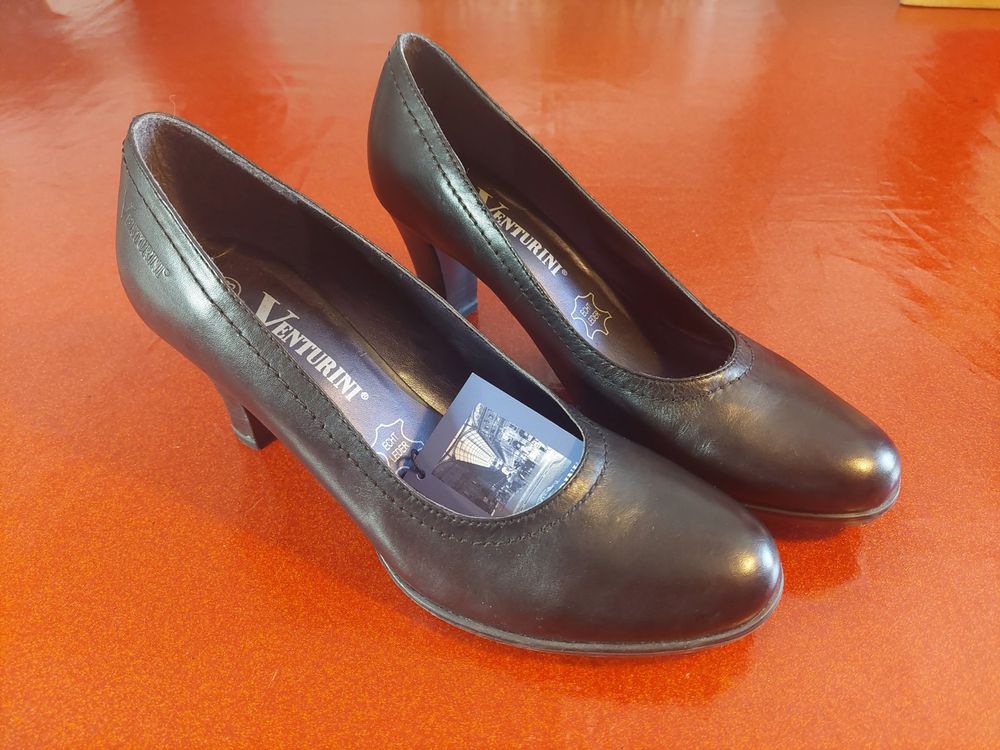 Escarpins Bluemarine Dorés – Talons Hauts Fin – Cuir – Taille 40 – Neufs Sous Emballage