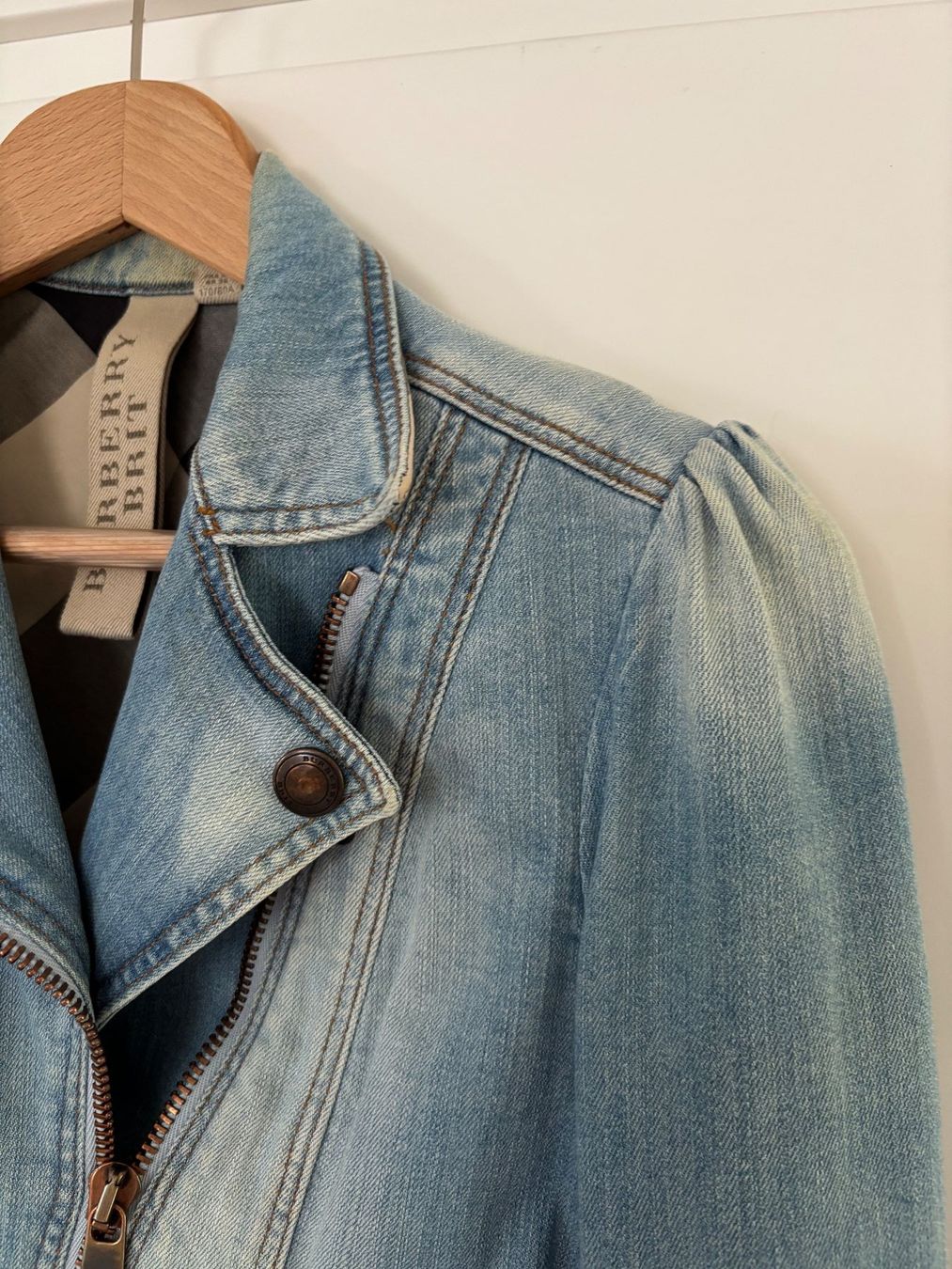 Burberry Jacken: BURBERRY  eelastische Bikerjacke 34, hellblau – Gebraucht aus Herrliberg von mayfi 2