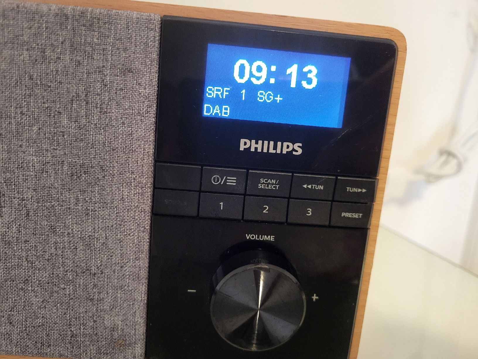 Philips Radios: Radio Philips TAR5505/10 DAB+ Bluetooth Holzgehäuse – D'occasion à Flawil par Hamdia12 1
