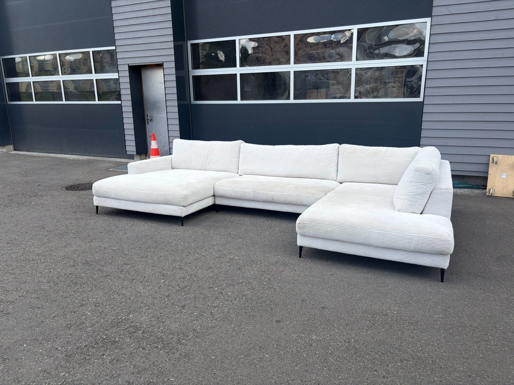 Pfister Sofas: Sitzgruppe SOFA "Cord light grey" – Gebraucht aus Gossau SG von WiWo9200 1