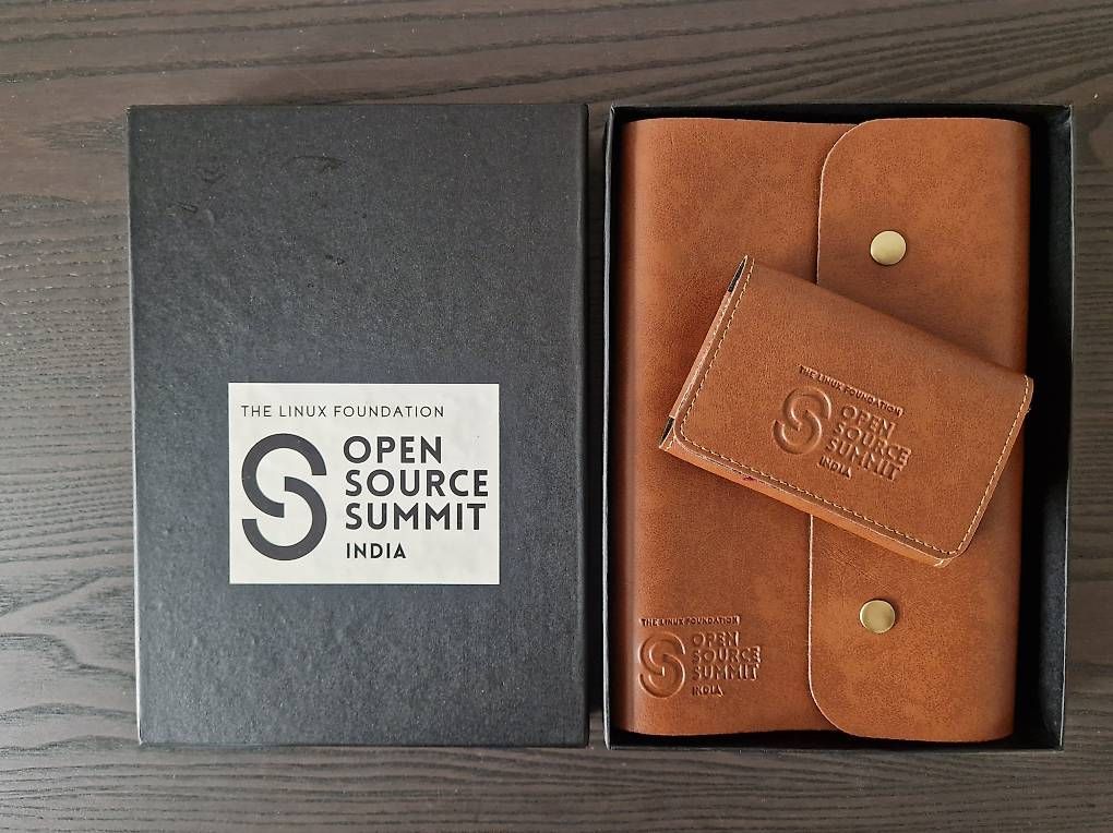 Portefeuilles: Notepad + Wallet. Leather. – Neuf avec emballage d'origine à Dübendorf par Olenaaa