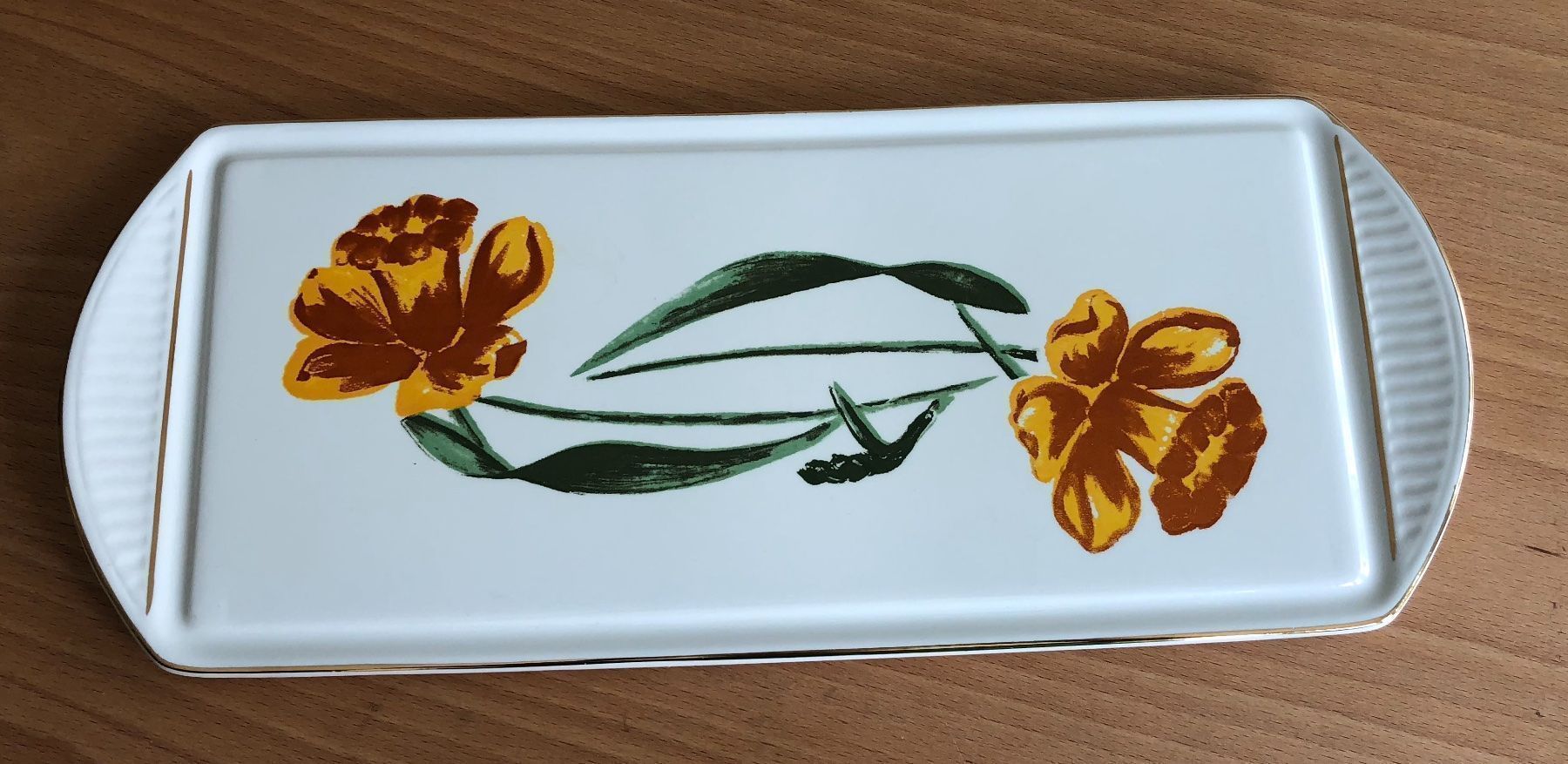 Piatti di portata: Cakeplatte handbemalt – Usato da Liestal venduto da FlomiVivi