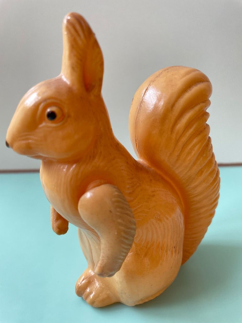 Statuette: Vintage Celluloid Tier Eichhörnchen bewegliche Arme 13 cm – Usato da Gossau SG venduto da entwederoder 1