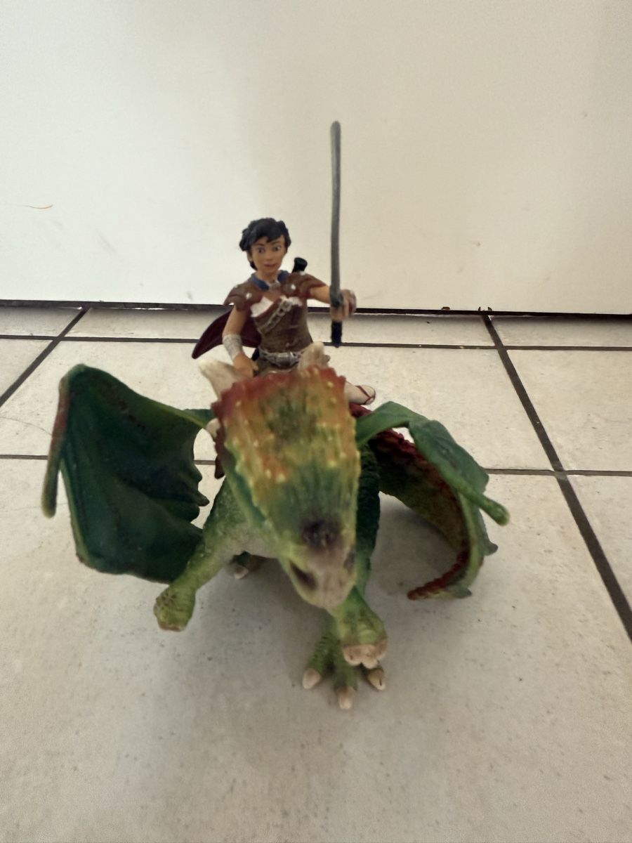 Schleich Statuette: Schleich Drache mit Krieger – Usato da Arlesheim venduto da 12sxlssdf