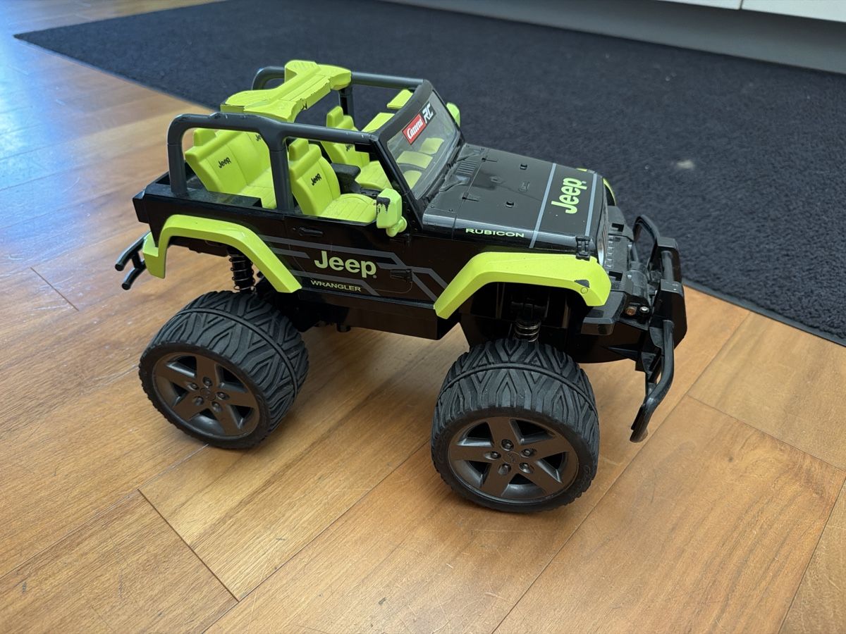 Veicoli per bambini: Carrera RC Jeep Ferngesteuertes Auto – Usato da Arbon venduto da clothes187 1