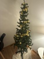 Weihnachtsbaum künstlich, mit Kugeln und Girlande 🎄🌟