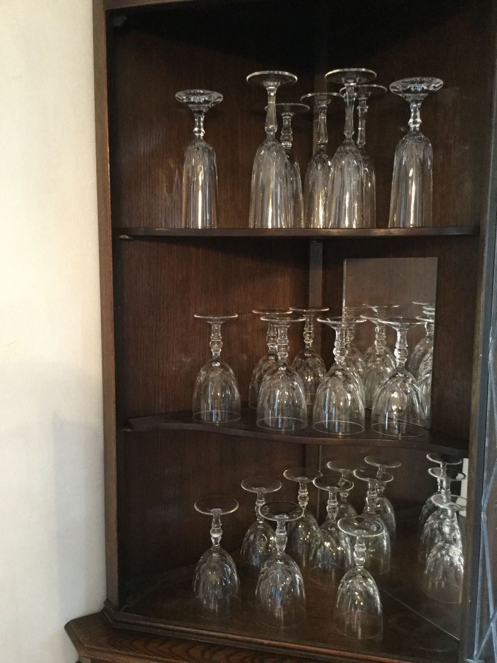 Articles en bois: Eckschrank mit Glasvitrine Tudor – D'occasion à Wallisellen par Lunajuanito 4