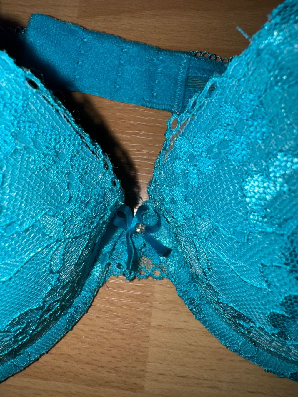 H&M Altra biancheria intima: 2 schöne BH 75B – Usato da Grosswangen venduto da shoes.bags.and.co 1