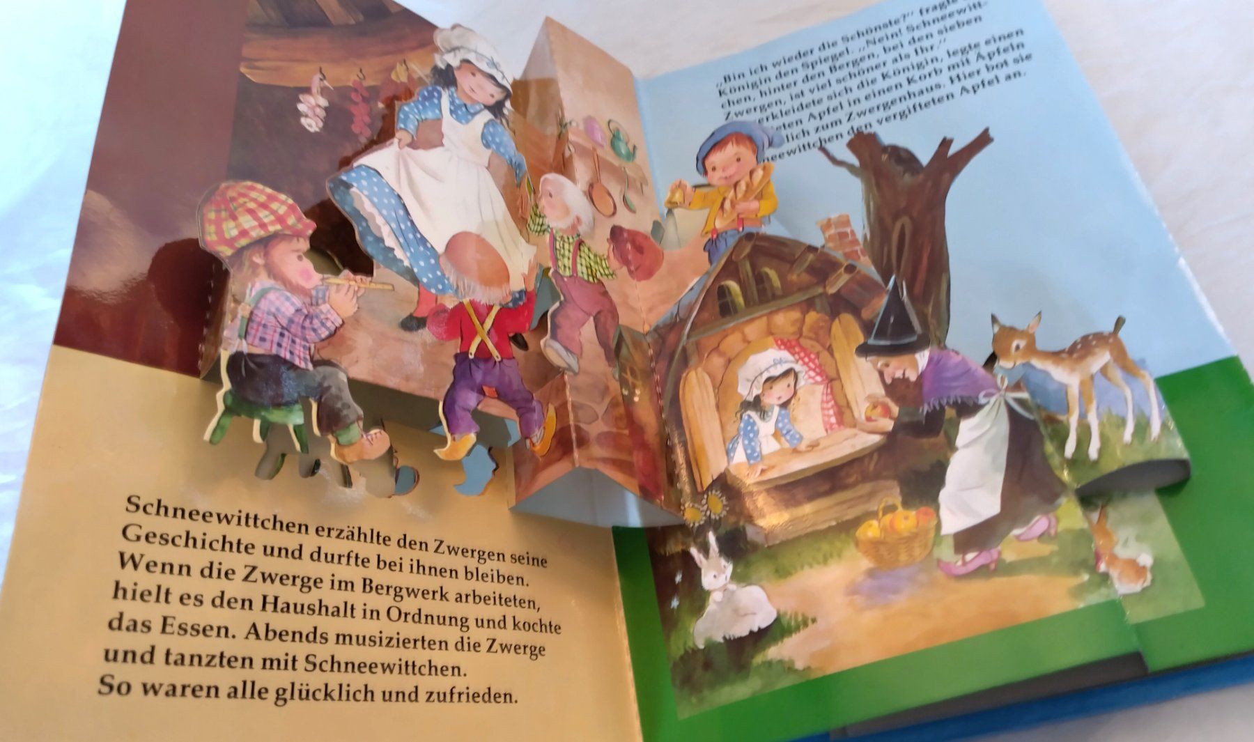 Libri: Pop-Up Buch - Schneewittchen  / Märchen Panorama Buch – Usato da Bellach venduto da JingleJerry 4