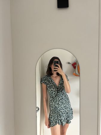 Zara Floral Mini Dress - Perfect for Summer! Size Small