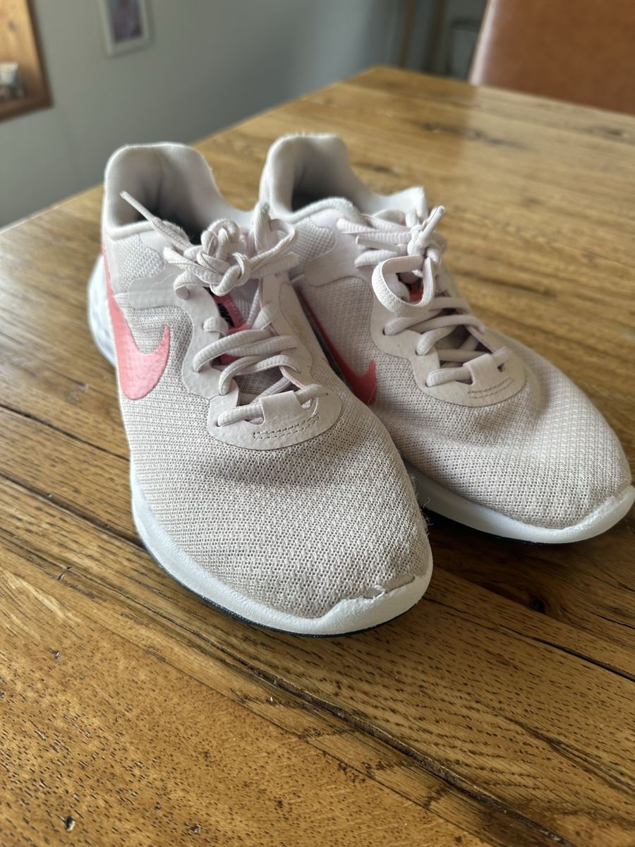 Nike Schuhe für Mädchen: Nike Running – Gebraucht aus Diessbach b. Büren von kat_6mzs
