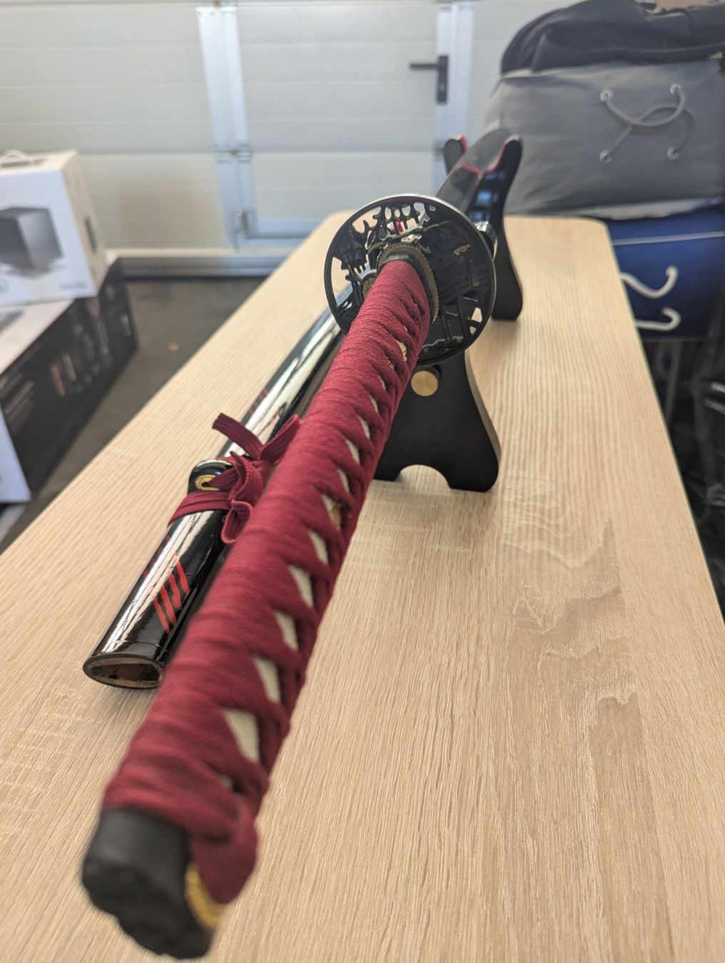 Arte internazionale: Dekoratives Katana mit Ständer – Usato da Othmarsingen venduto da Pascal.Ha 2
