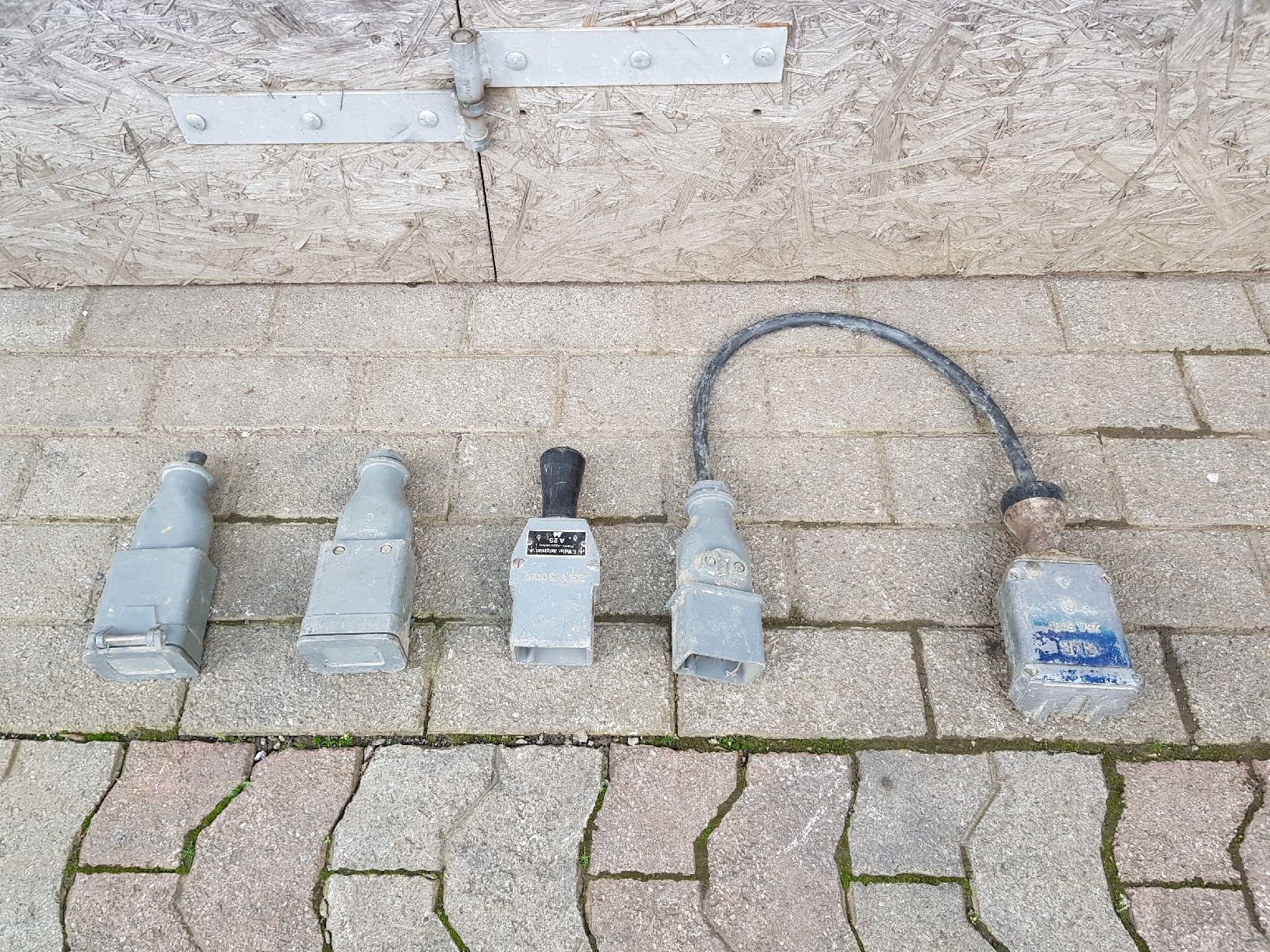 Spine: Starkstrom Stecker CMC – Usato da Brunnadern venduto da p.....