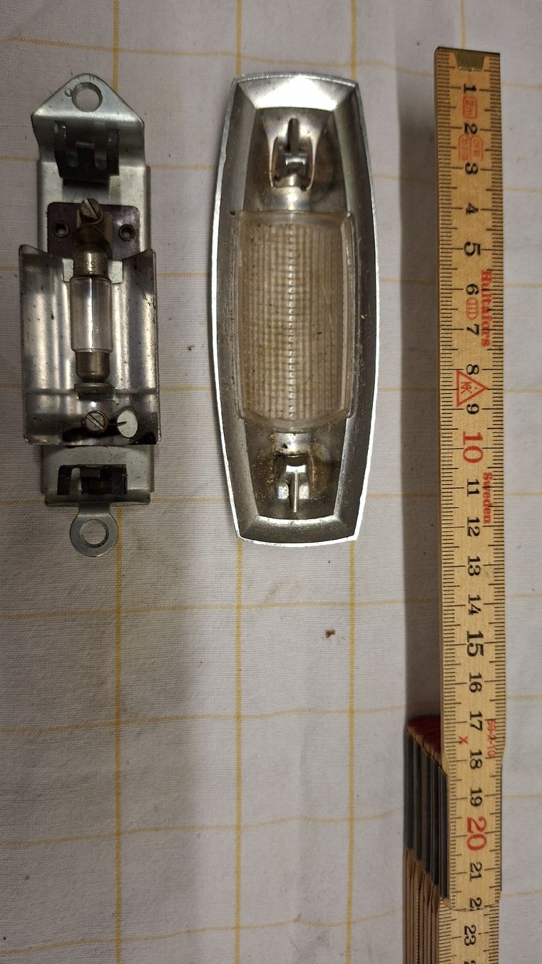 Tutti pezzi di ricambio auto: 2 Innenleuchten.. – Usato da Altstätten SG venduto da HG1959