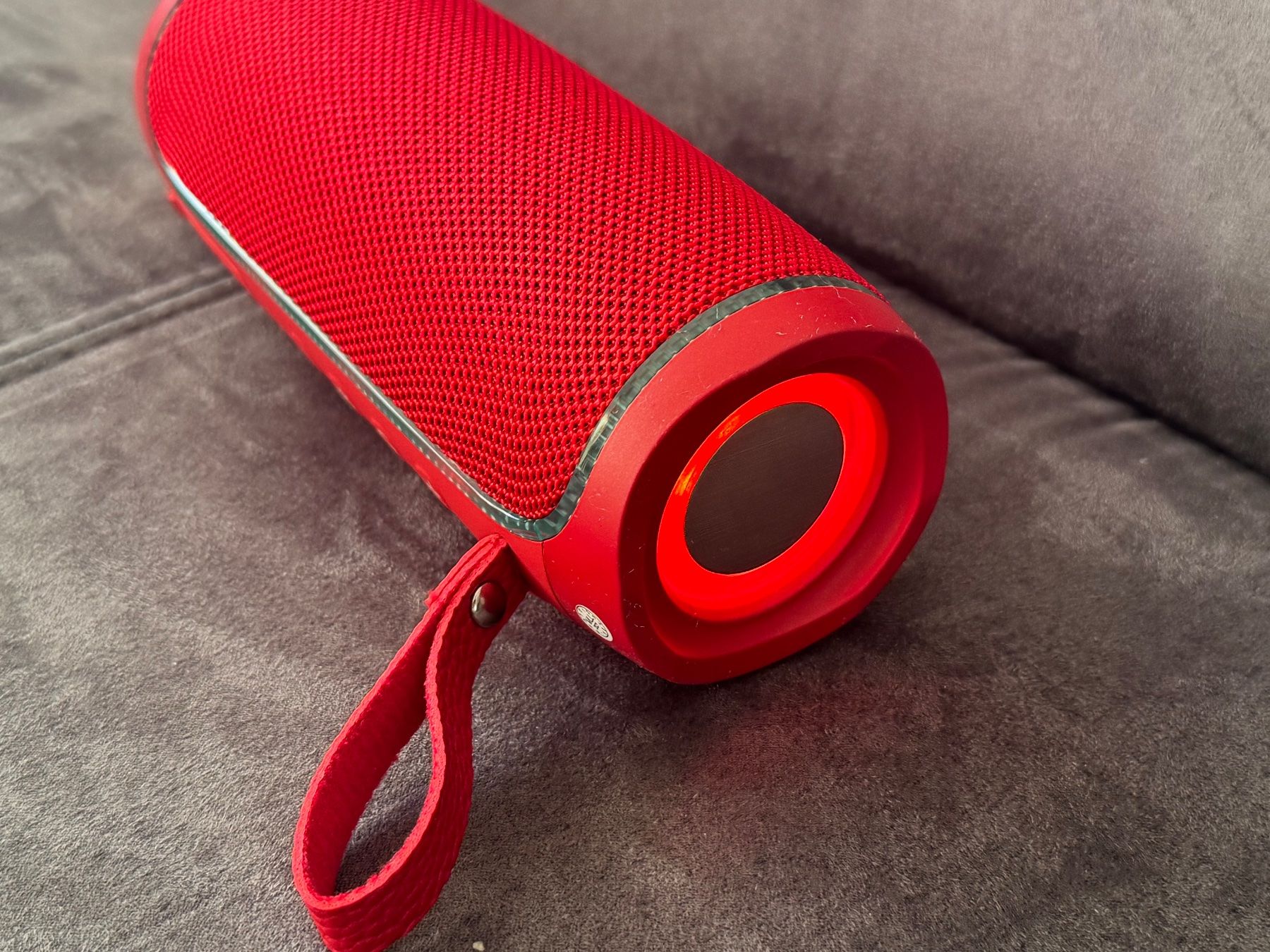Casse acustiche: Bluetooth Lautsprecher rot mit Lichteffekt gebraucht – Usato da Weinfelden venduto da Jimmy-Don-Don 5