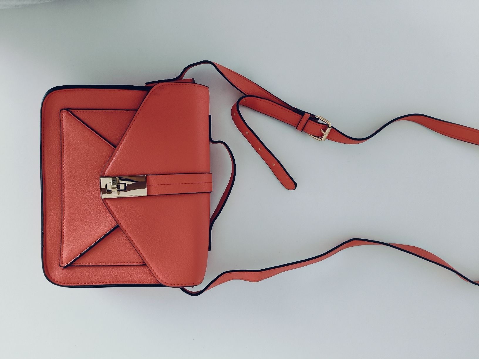 Taschen für Damen: Handtasche – Neu und originalverpackt aus Winterthur von n_c_7gxz 1