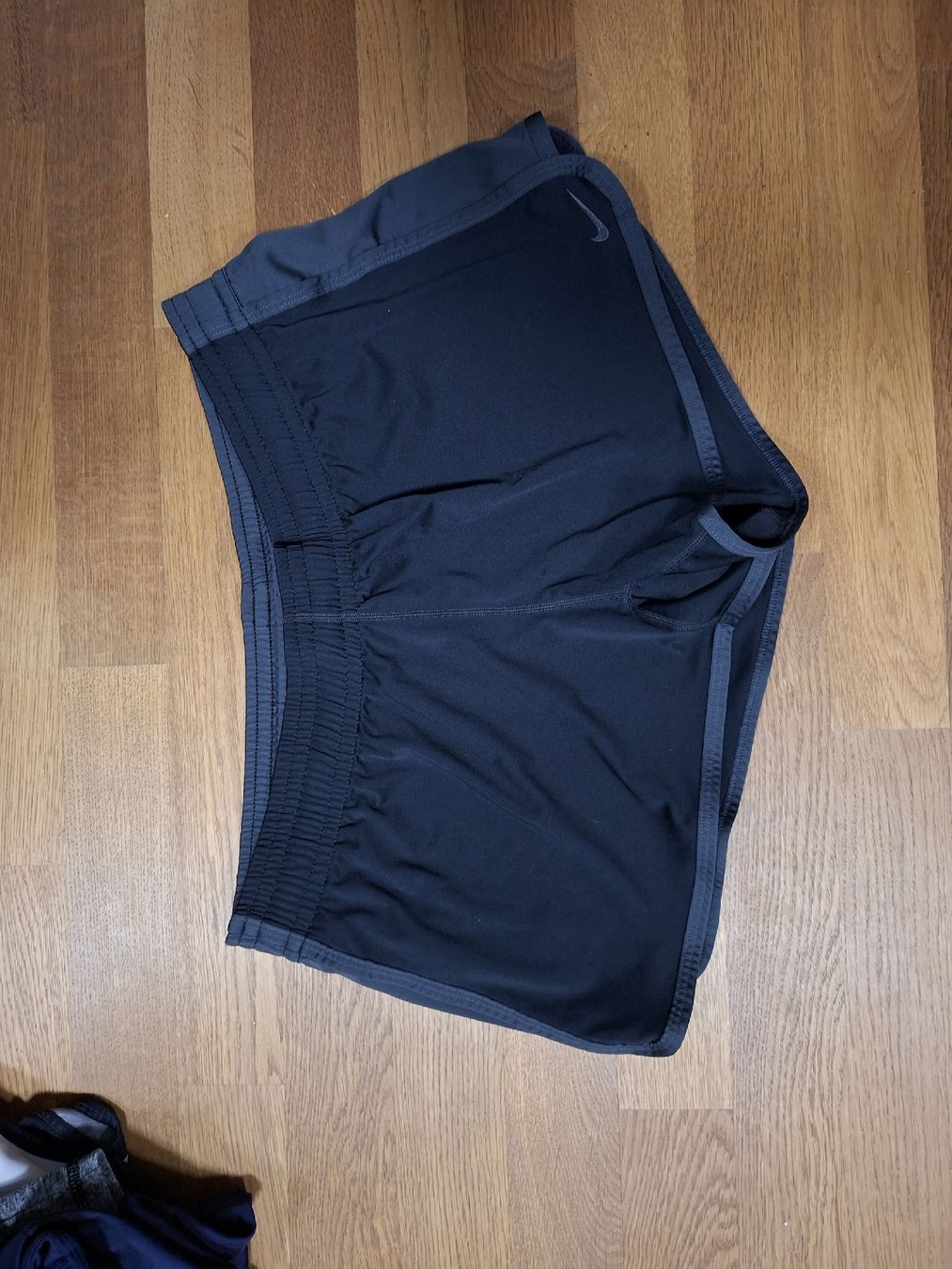 Nike Pantaloni: Nike Short L – Usato da Goldach venduto da JLo13 1