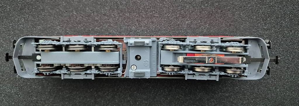 Hag Modellini di ferrovie: HAG H0  Ae 6/6 "Rotkreuz" AC – Usato da Zug venduto da storsi 3