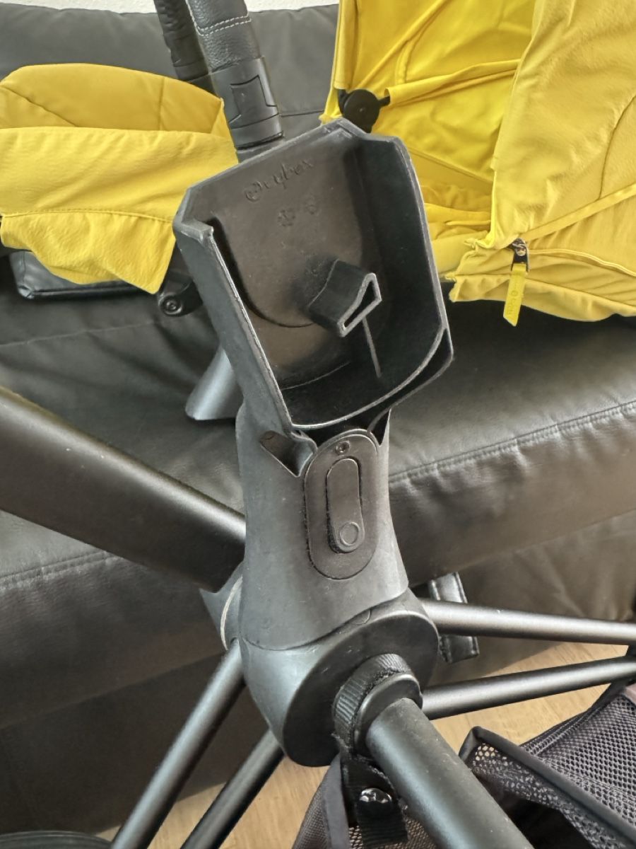 Cybex Unità & Adattatore: Cybex Adapters for Cybex Priam Stroller good condition – Usato da Neuheim venduto da UkoTerpuh 3