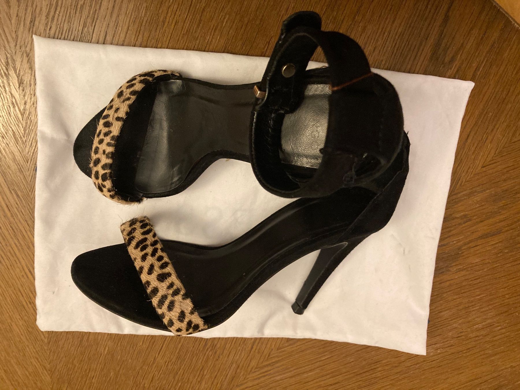 Zara Damenschuhe: Leopard print Sandalen Zara, 36 – Gebraucht aus Luzern von AM2nd 1