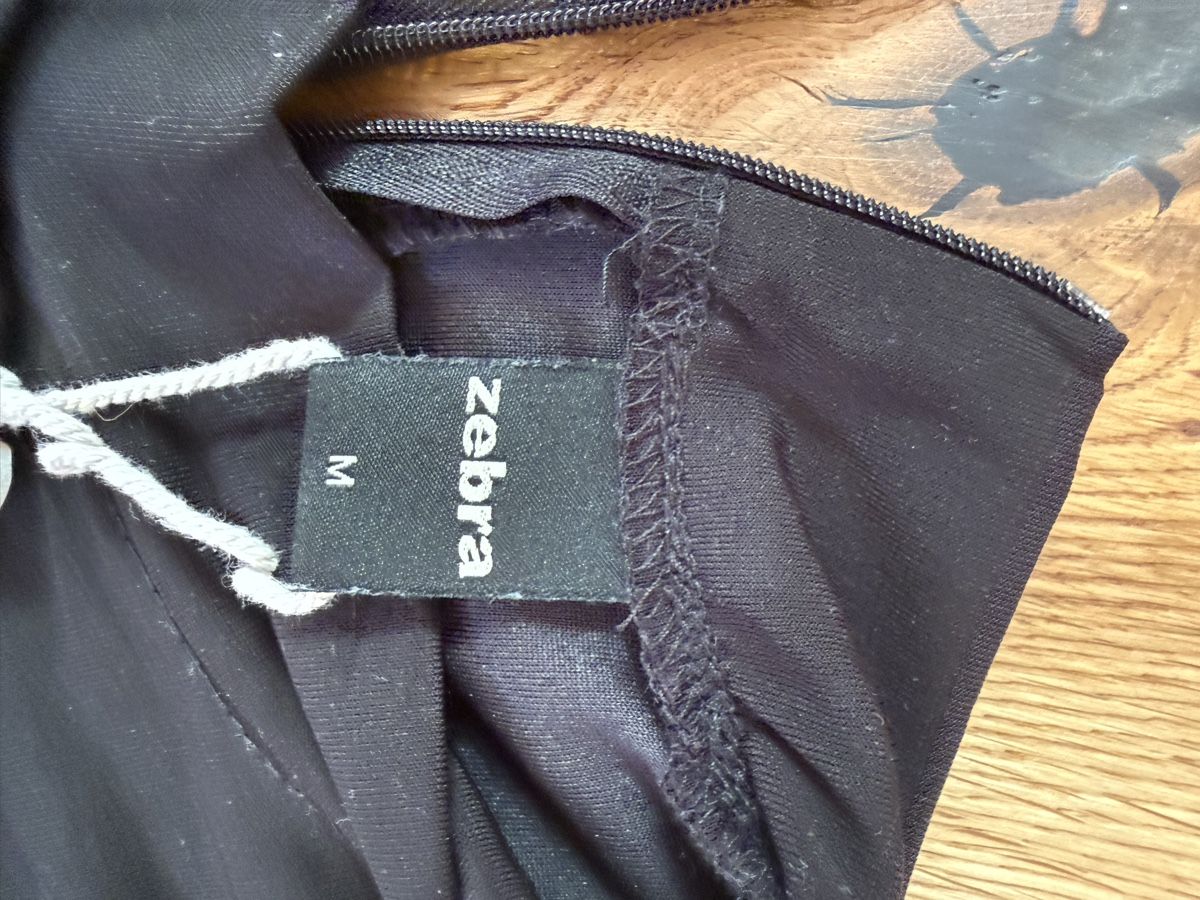 Zebra Vestiti: Elegantes schwarzes Kleid mit Raffung Gr. M – Nuovo (secondo la descrizione) da Hüttwilen venduto da sar_8gj7 1