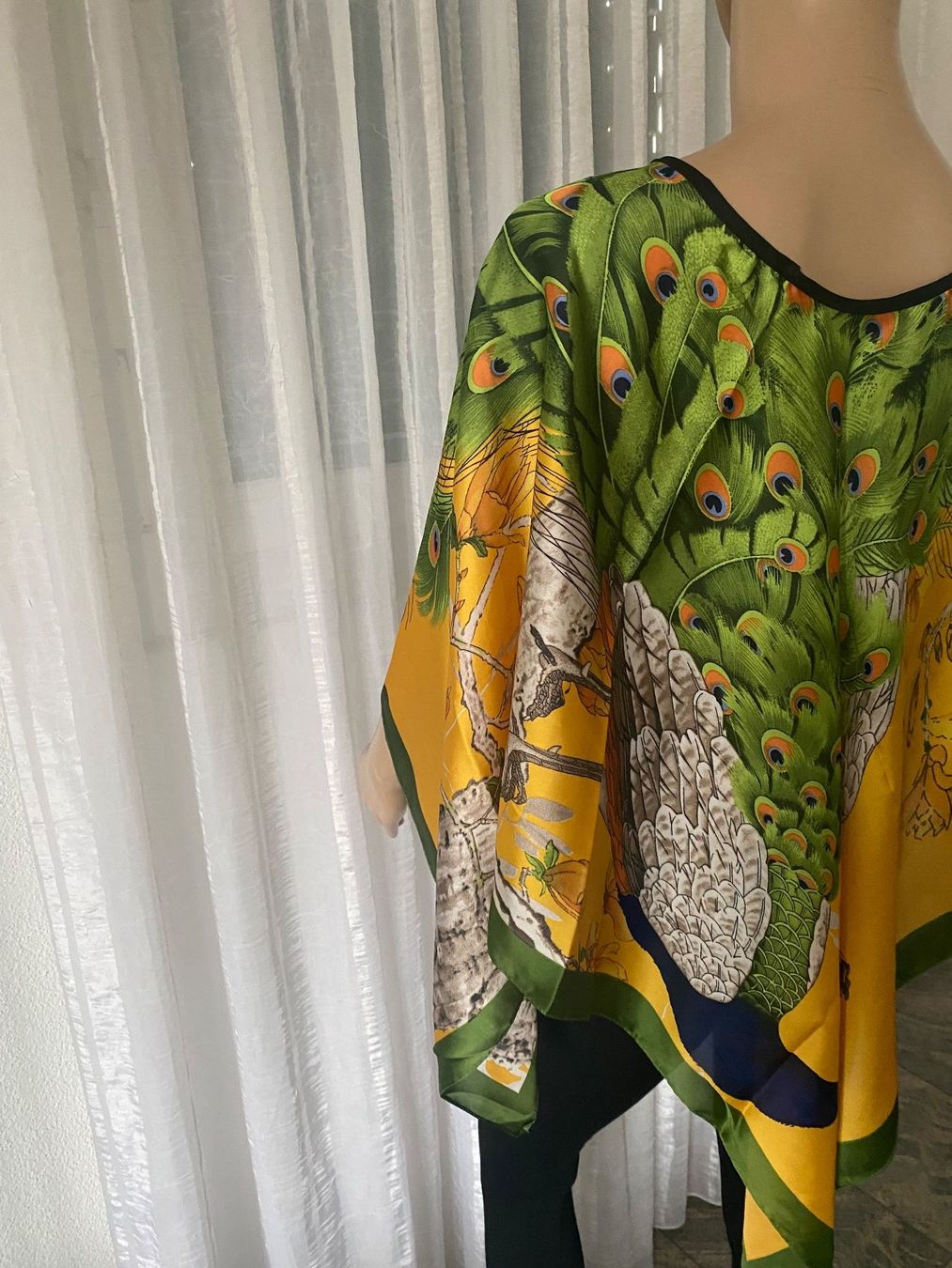 Camicette: edler/stylischer Blusen-Poncho,Silk-Feeling,1 Size – Nuovo e nell'imballaggio originale da Winkel venduto da ferrari2022 1