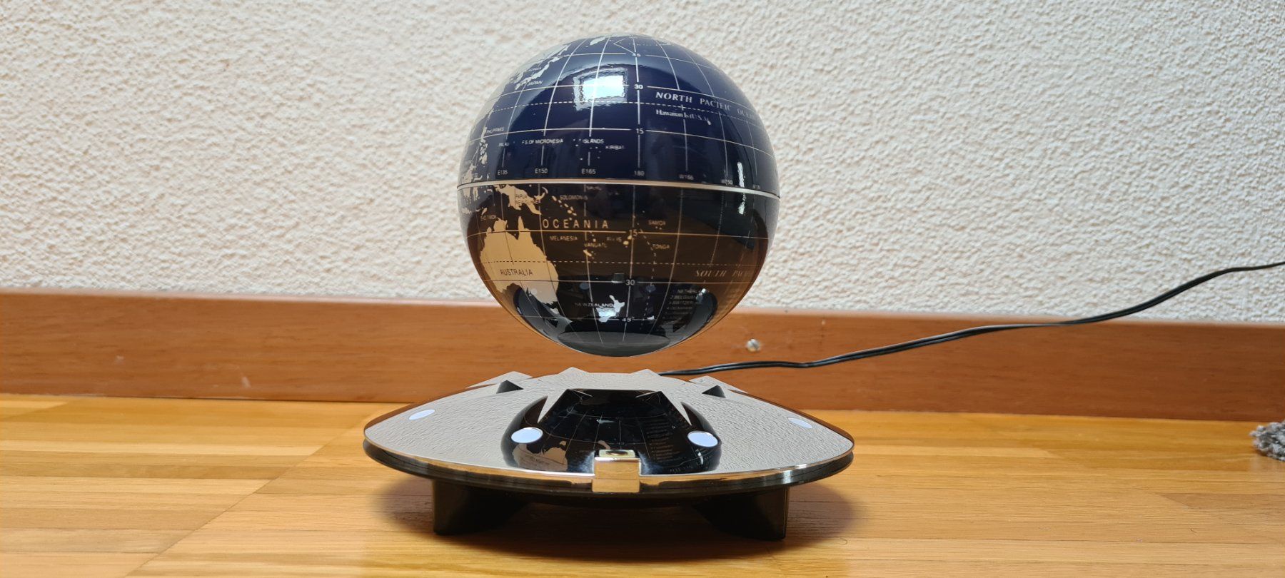 Tutte le decorazioni: Schwebende Erdkugel (Magnetisch) – Usato da Langnau b. Reiden venduto da Banshee7 2