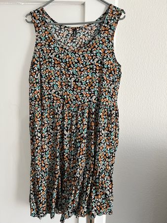 Luftiges Sommerkleid - Blumenmuster -Grösse M