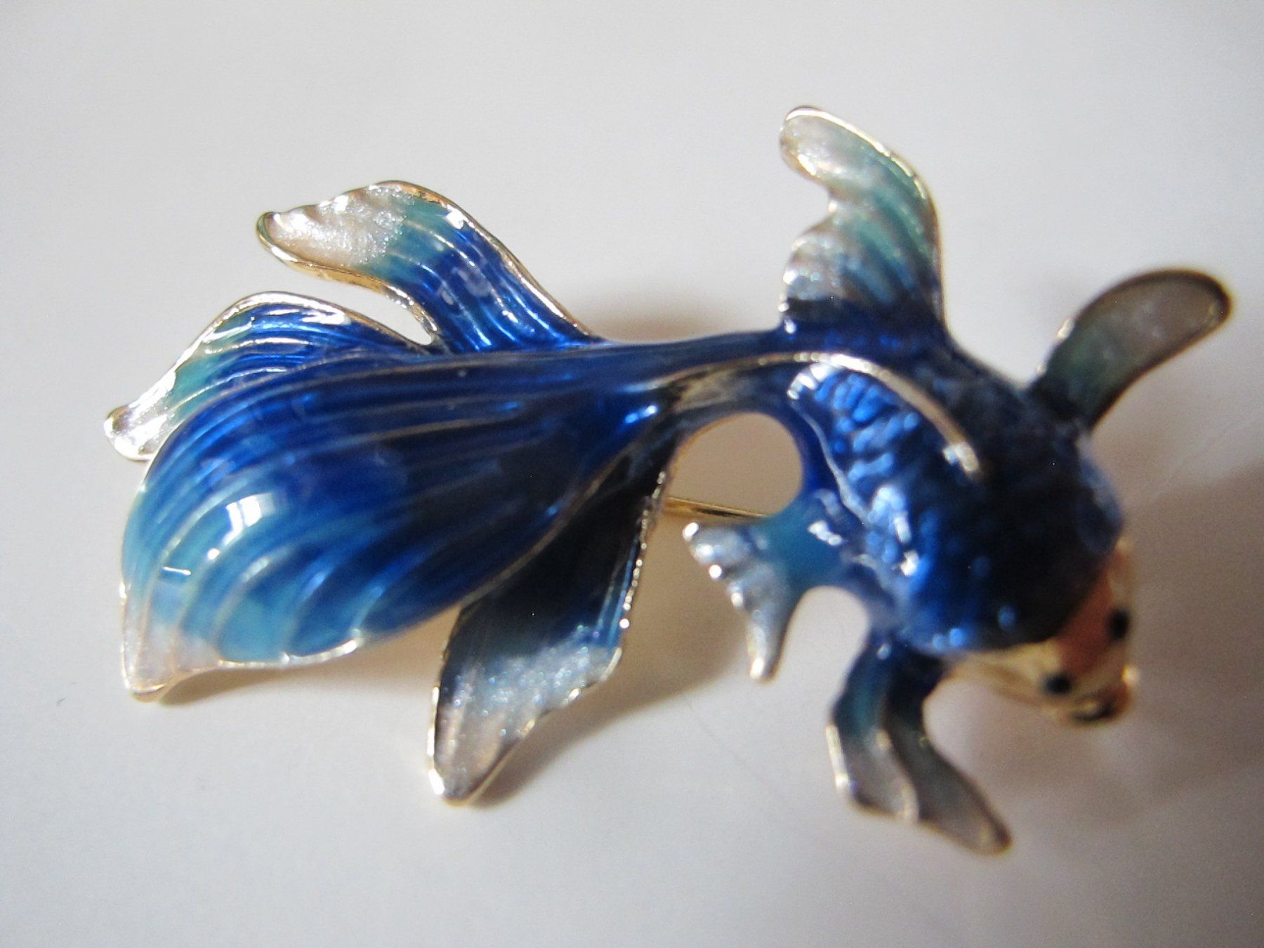 Spille & Fermagli: Schmuck Brosche Goldfisch blau Emaille – Nuovo (secondo la descrizione) da Löhningen venduto da Chimae67 5