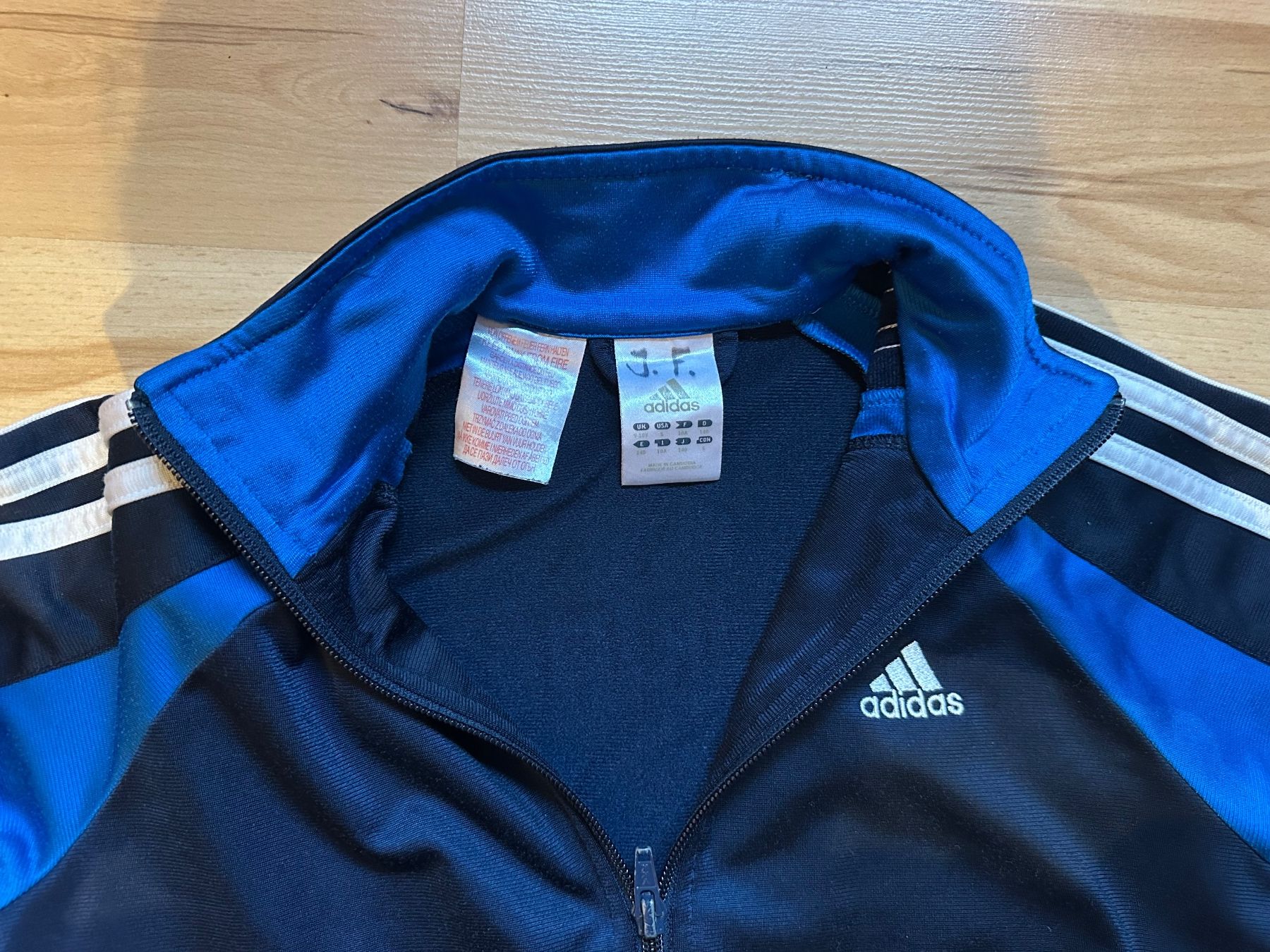 Adidas Giacche & Cappotti: Trainingsjacke Adidas Grösse 140 – Usato da Hausen AG venduto da dege02 1