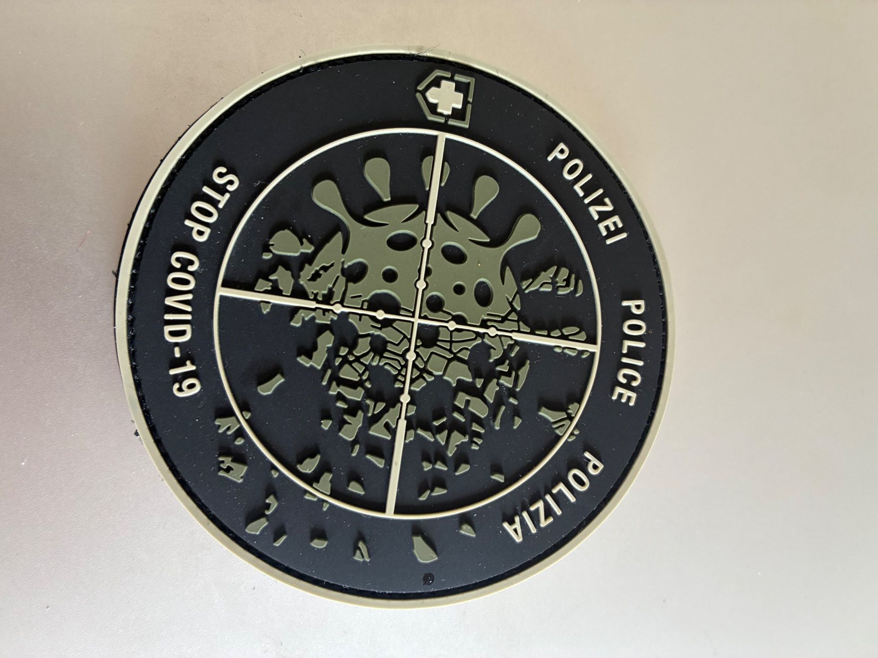Swiss Placchette & Badge: Klett Polizei Stop Covid 19 – Usato da Oberiberg venduto da stab