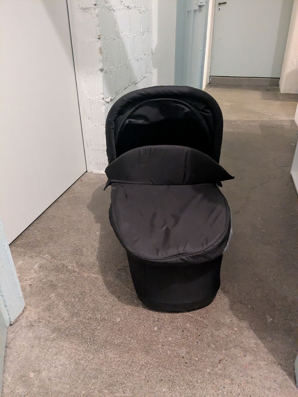 Culle: Thule bassinet black – Usato da Bern venduto da mlegeret 2