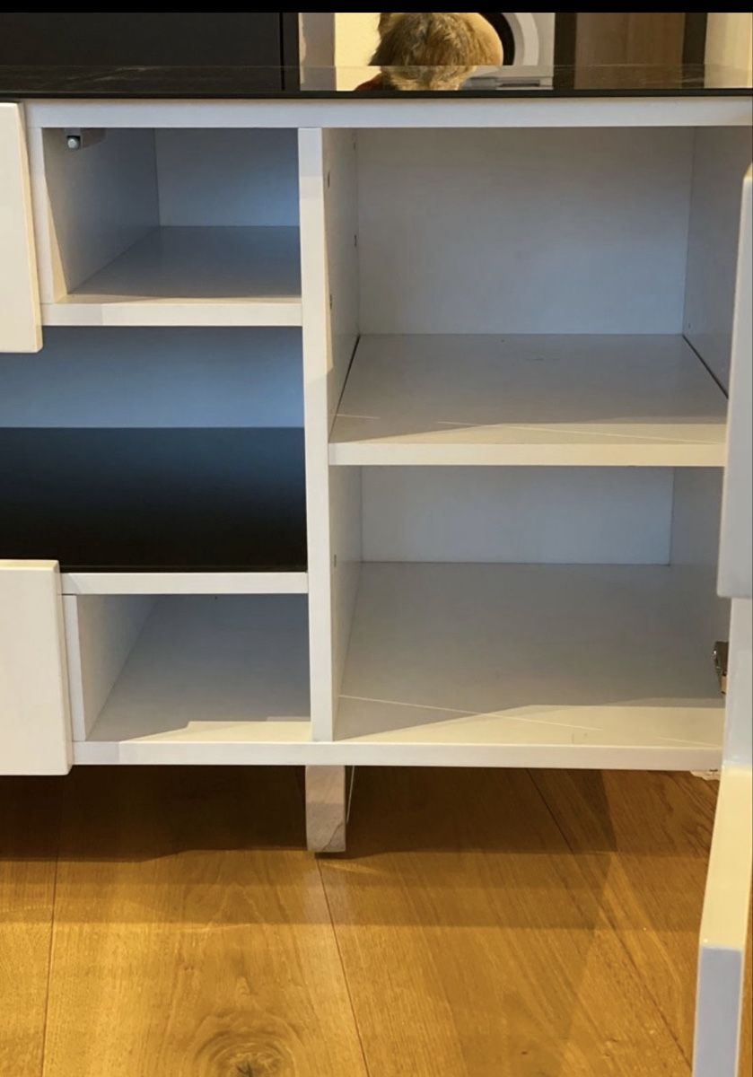 Mobili TV: TV MÖBEL WEISS HOCHGLANZ MIT GLASPLATTE – Usato da Buchs SG venduto da leevin01 1
