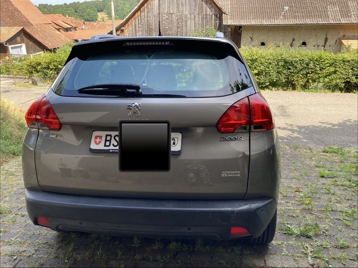 Peugeot Autos: Peugeot 2008 1.2 e STT beige met. – D'occasion à Riehen par Estello 2