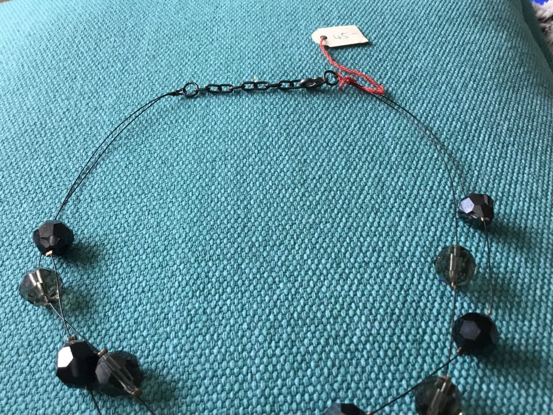 Catenine: Collier tour de cou perles noires – Nuovo e nell'imballaggio originale da Le Landeron venduto da nic_8hd5 3