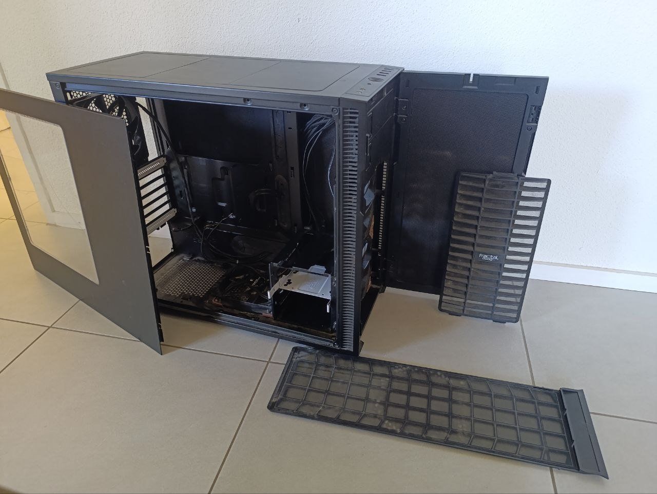 Fractal Custodie: Fractal PC case + Noctua Lüfter – Usato da Zug venduto da sushilonga 4