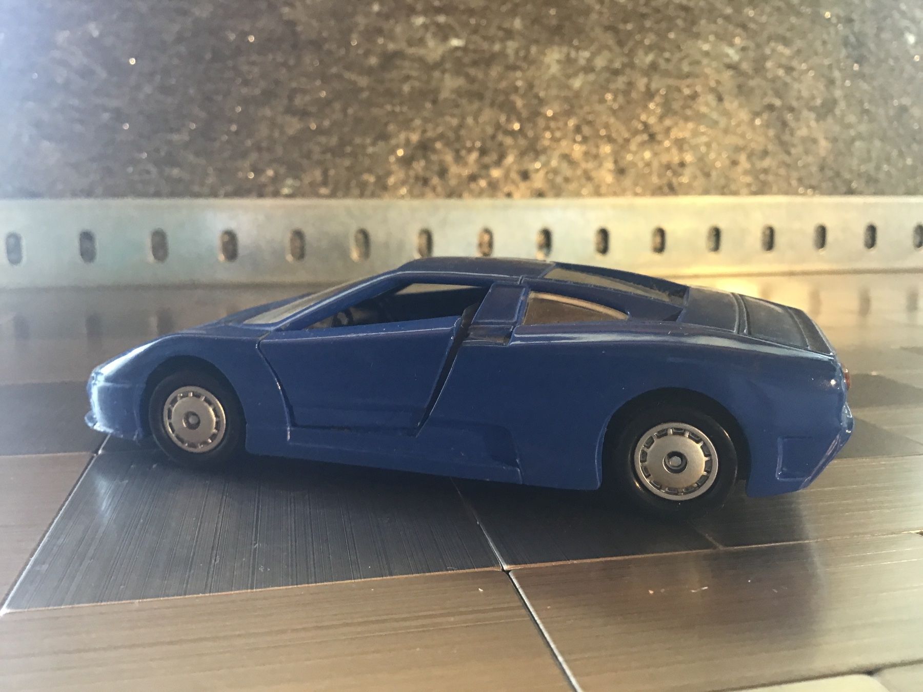 Maisto Modellini d'auto: MAISTO SUPERCAR COLLECTION  BUGATTI EB 110 – Usato da Männedorf venduto da Spezial-Modelle