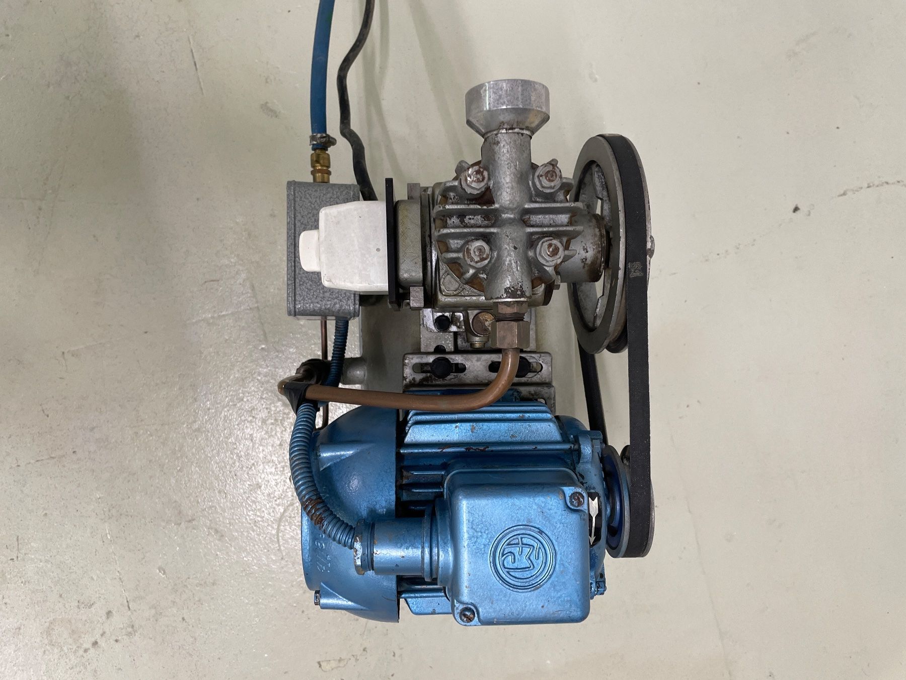 Compressori: Kompressor Motor 380 V auf vier Lenkräder Lenkrad – Usato da Giebenach venduto da Toto222 4