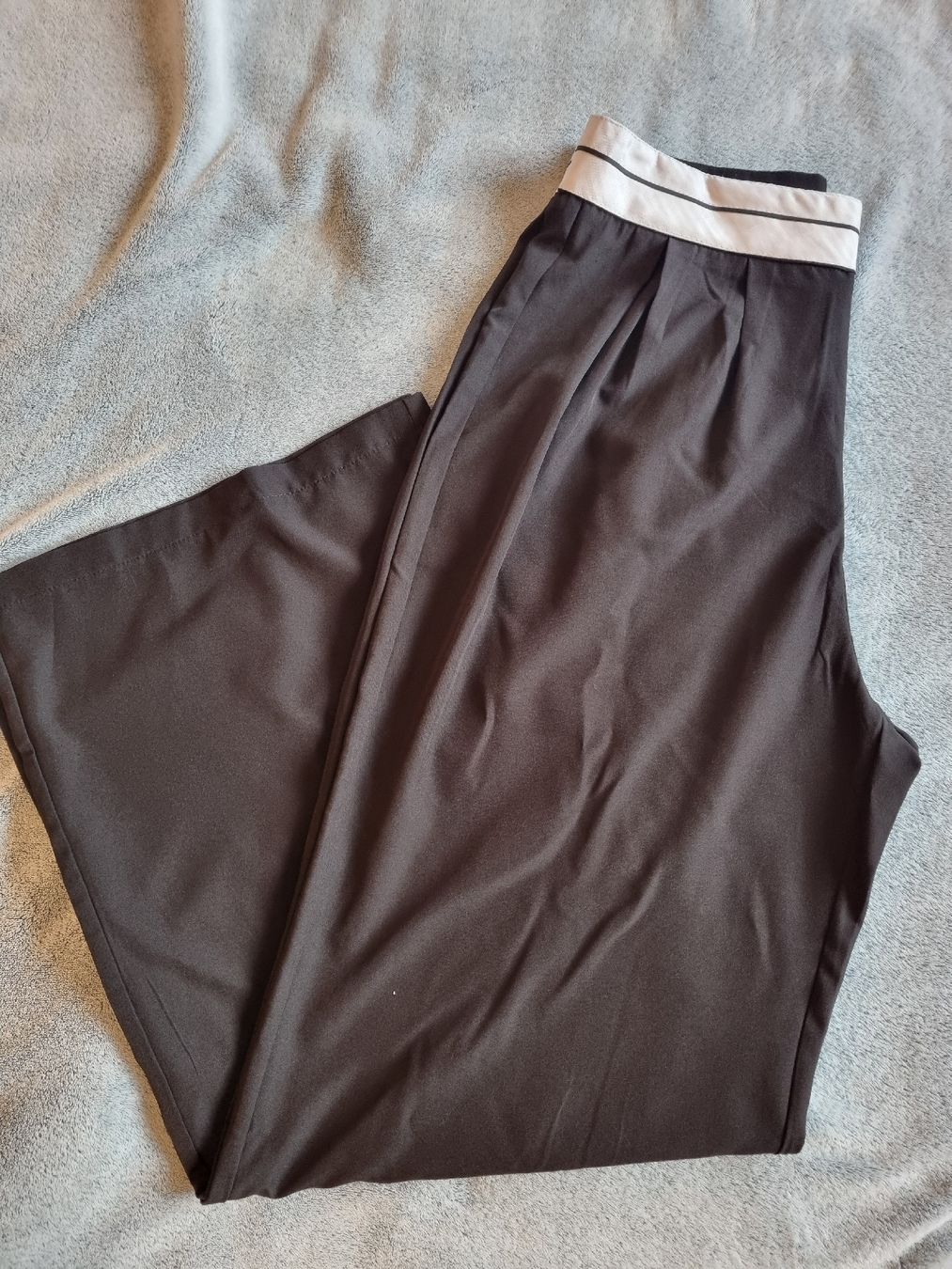 Shein Hosen: SHEIN High weist Hose, M – Gebraucht aus St Gallen von vir_5kgt