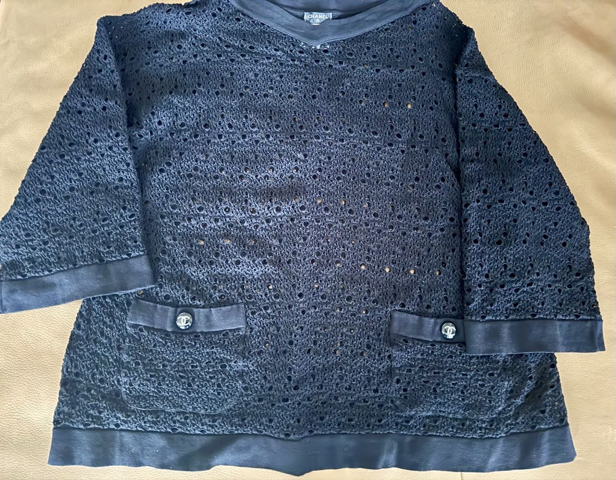 Chanel Maglioni & Felpe: Chanel Black Knit Top, Size 40 – Usato da Belp venduto da Aliya 7