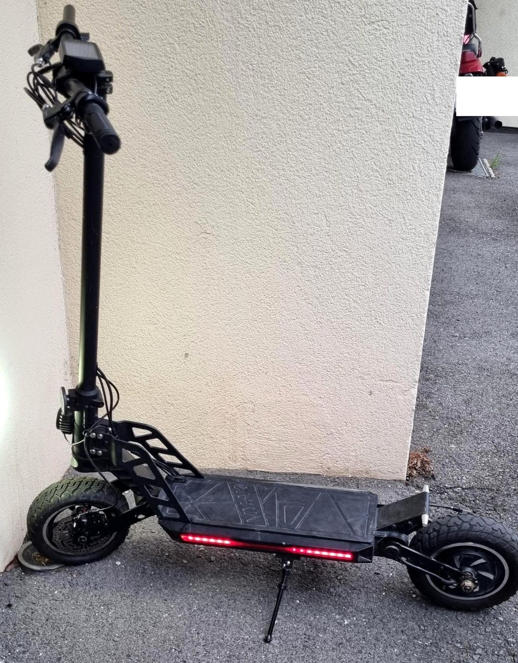 Scooter: Elektroroller G2 Pro LS trottinette scooter électrique – Difettoso da Collonges venduto da arashee 1