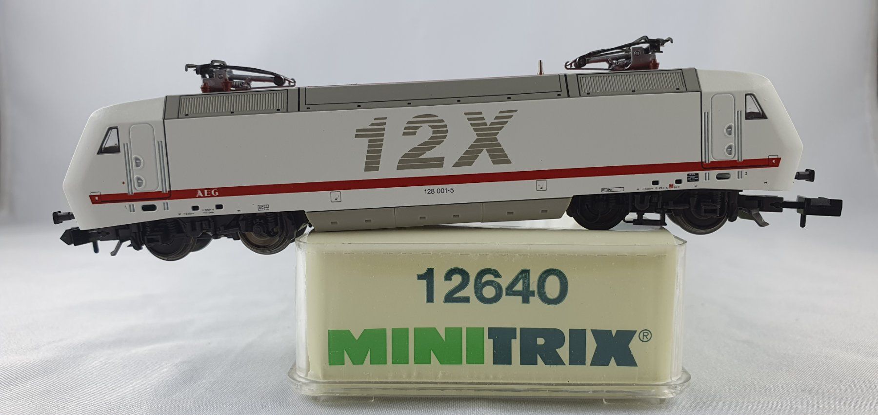 Trix Modelleisenbahnen: Minitrix Elektrolok BR 128 "12X - AEG" (E1150) – Gebraucht aus Birr von waruco