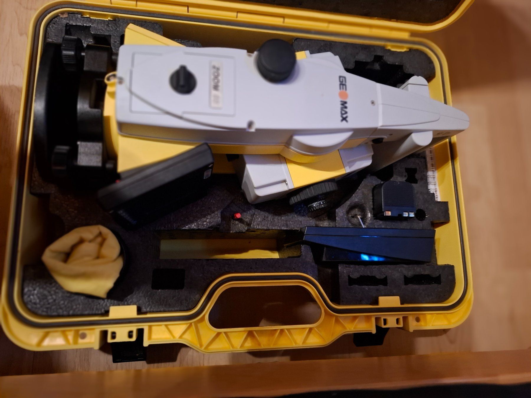 Messen: Leica Geomax Zoom 80 Robotik Tachymeter – Gebraucht aus tamins von MagazinGRZH