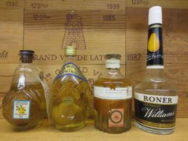 4 Alte Williamsbirne Schnaps mit Frücht im Glass 70cl.
