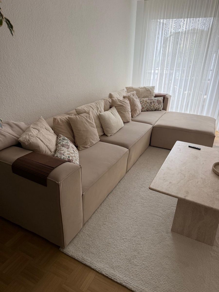 Sofas: Ecksofa mit Hocker beige neuwertig – Neu (gemäss Beschreibung) aus Biel/Bienne von meralyasar